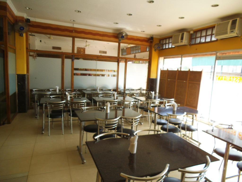City Centre Hotell Agartala Exteriör bild